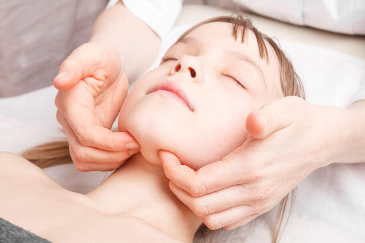 Chiropractic jaw adjustment may also apply to children.
